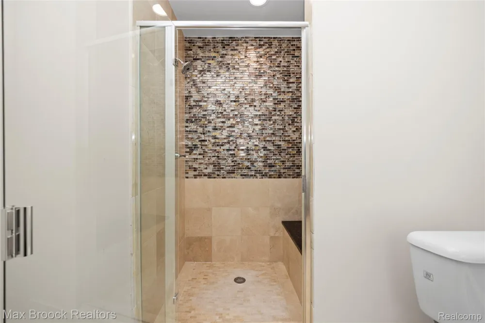 1888 W Tahquamenon Court Bloomfield Hills City, MI 48302