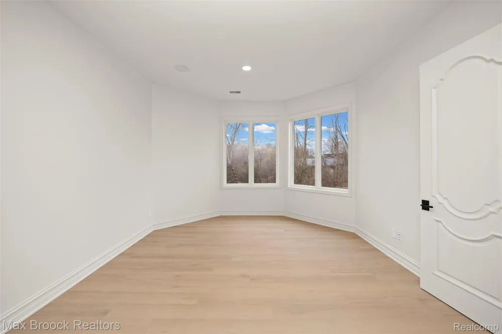 1888 W Tahquamenon Court Bloomfield Hills City, MI 48302