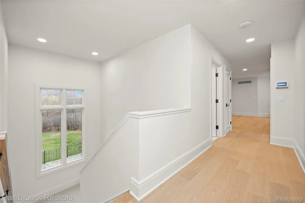 1888 W Tahquamenon Court Bloomfield Hills City, MI 48302