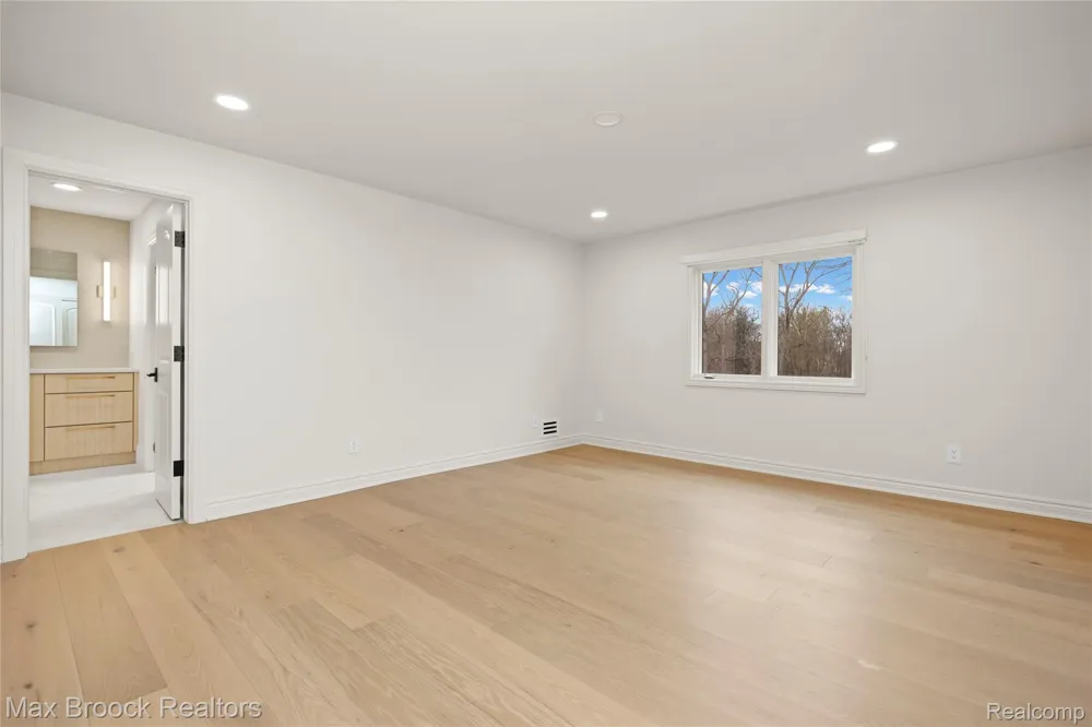 1888 W Tahquamenon Court Bloomfield Hills City, MI 48302