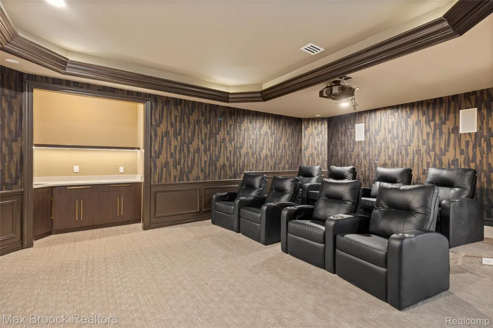1888 W Tahquamenon Court Bloomfield Hills City, MI 48302