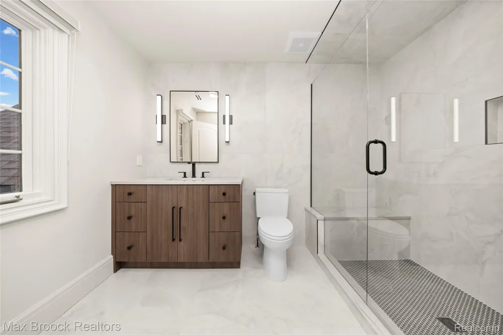 1888 W Tahquamenon Court Bloomfield Hills City, MI 48302