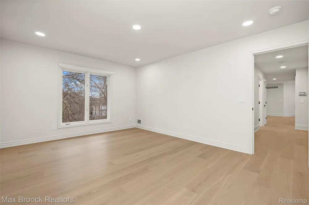 1888 W Tahquamenon Court Bloomfield Hills City, MI 48302
