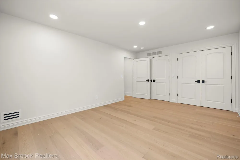 1888 W Tahquamenon Court Bloomfield Hills City, MI 48302