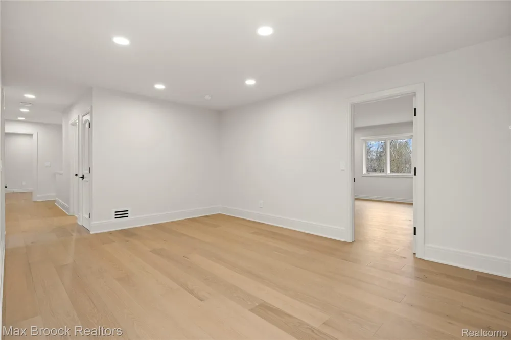 1888 W Tahquamenon Court Bloomfield Hills City, MI 48302