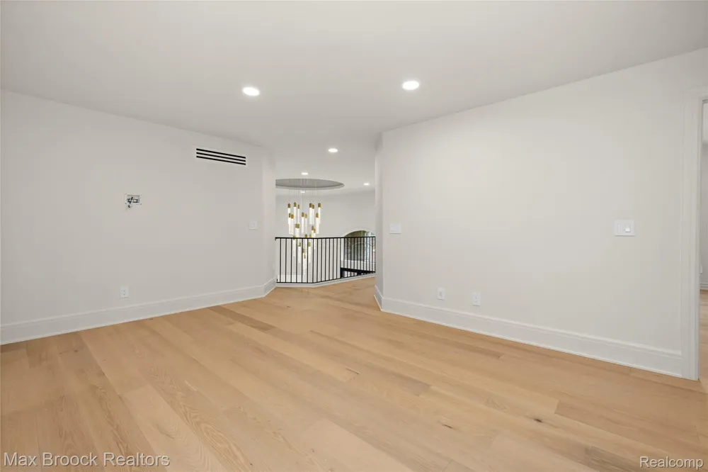 1888 W Tahquamenon Court Bloomfield Hills City, MI 48302
