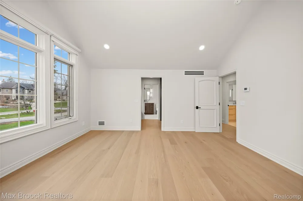 1888 W Tahquamenon Court Bloomfield Hills City, MI 48302