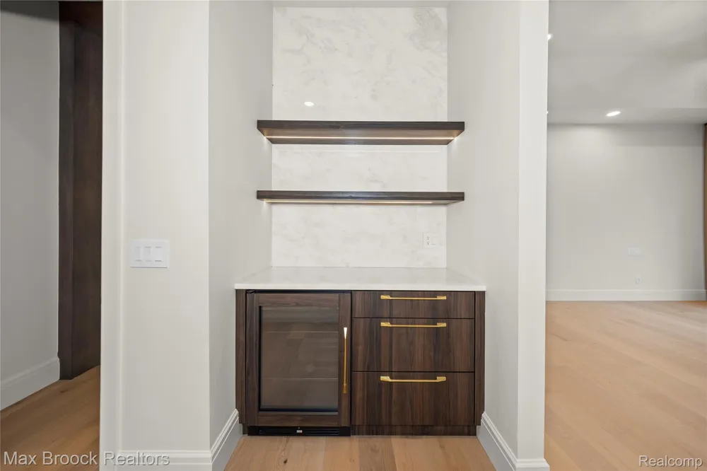 1888 W Tahquamenon Court Bloomfield Hills City, MI 48302