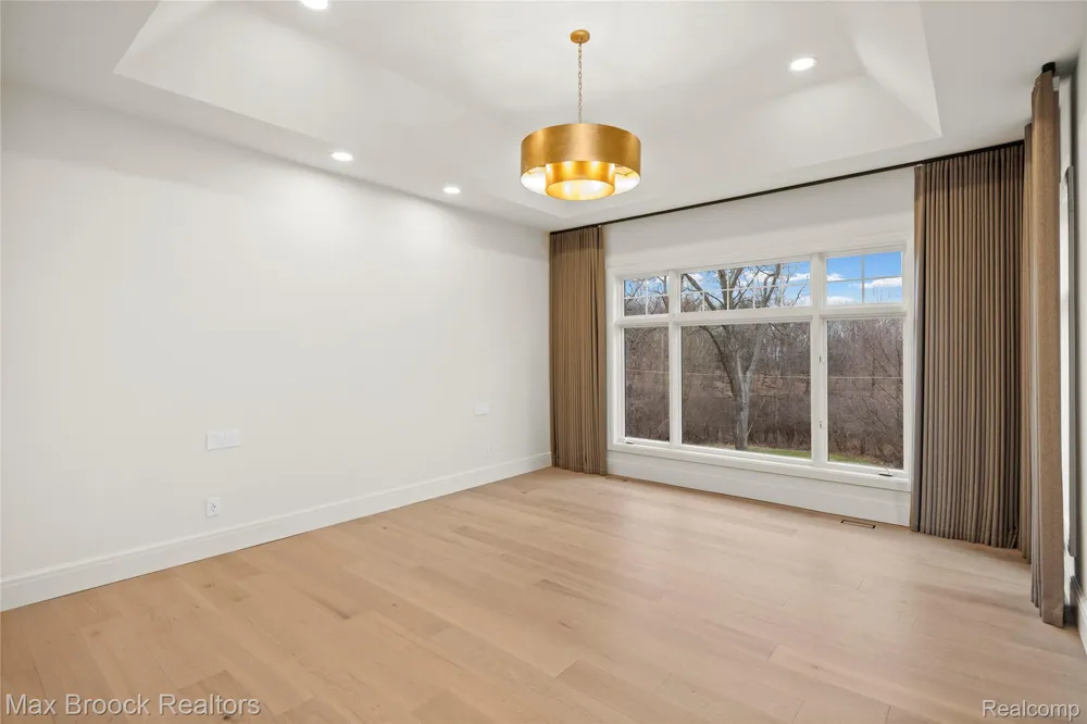 1888 W Tahquamenon Court Bloomfield Hills City, MI 48302