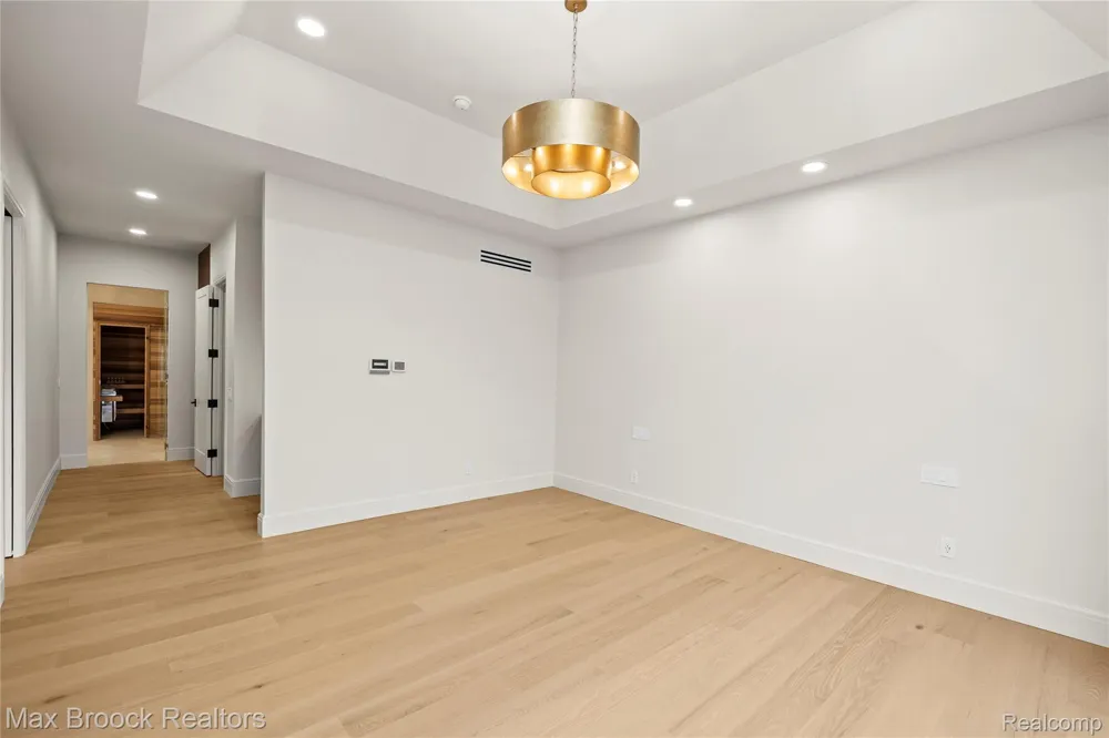 1888 W Tahquamenon Court Bloomfield Hills City, MI 48302