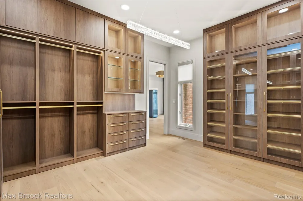 1888 W Tahquamenon Court Bloomfield Hills City, MI 48302