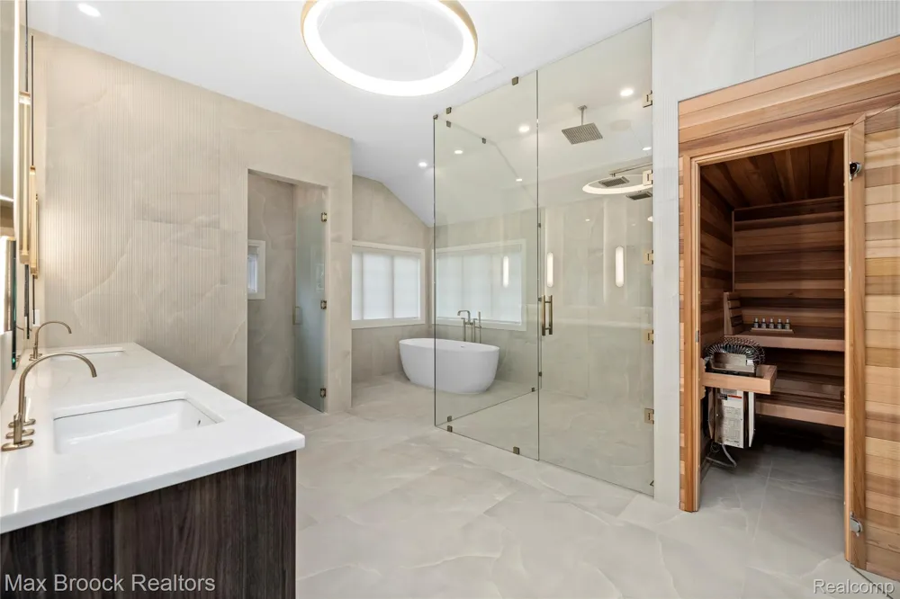 1888 W Tahquamenon Court Bloomfield Hills City, MI 48302
