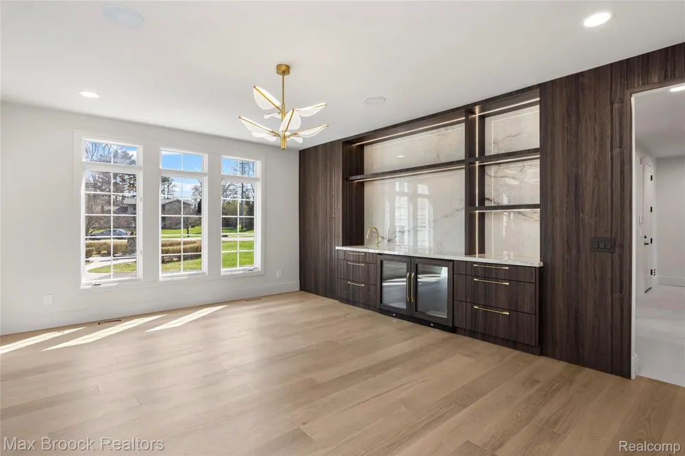 1888 W Tahquamenon Court Bloomfield Hills City, MI 48302