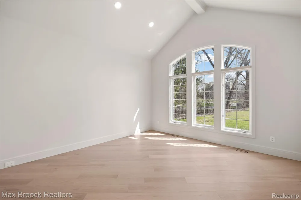 1888 W Tahquamenon Court Bloomfield Hills City, MI 48302