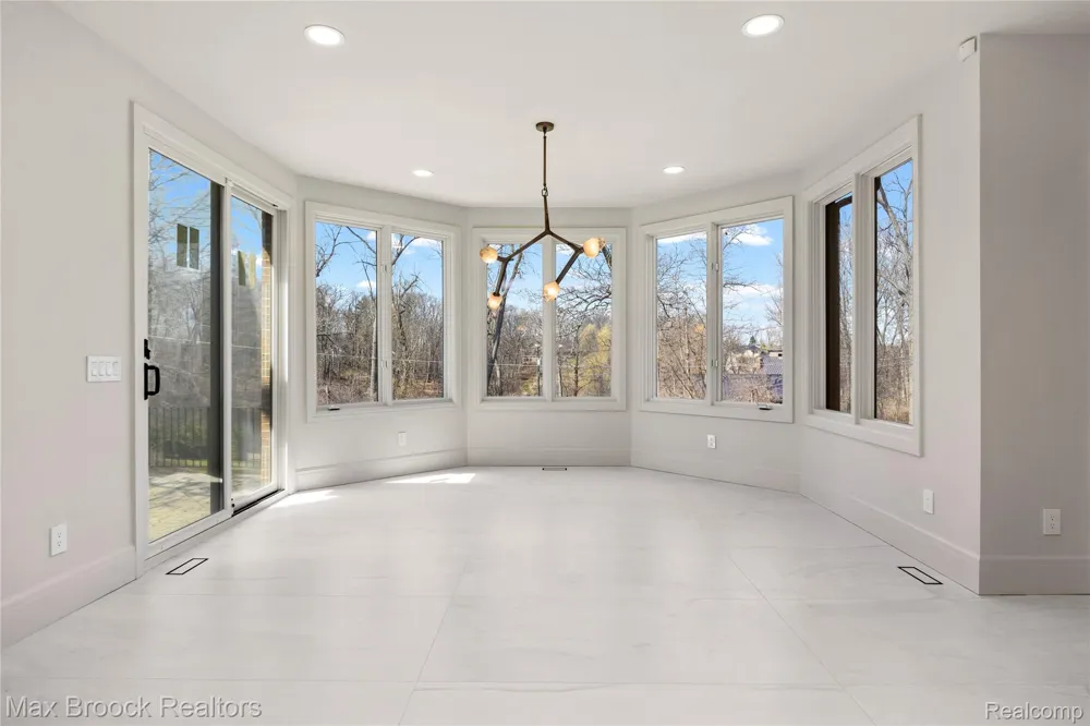 1888 W Tahquamenon Court Bloomfield Hills City, MI 48302
