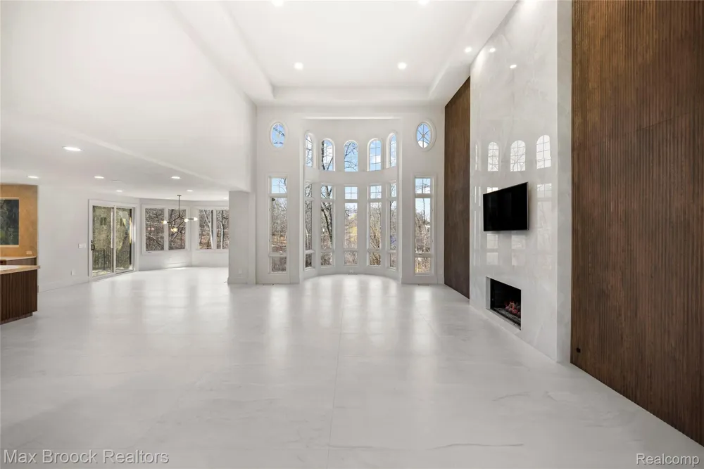 1888 W Tahquamenon Court Bloomfield Hills City, MI 48302
