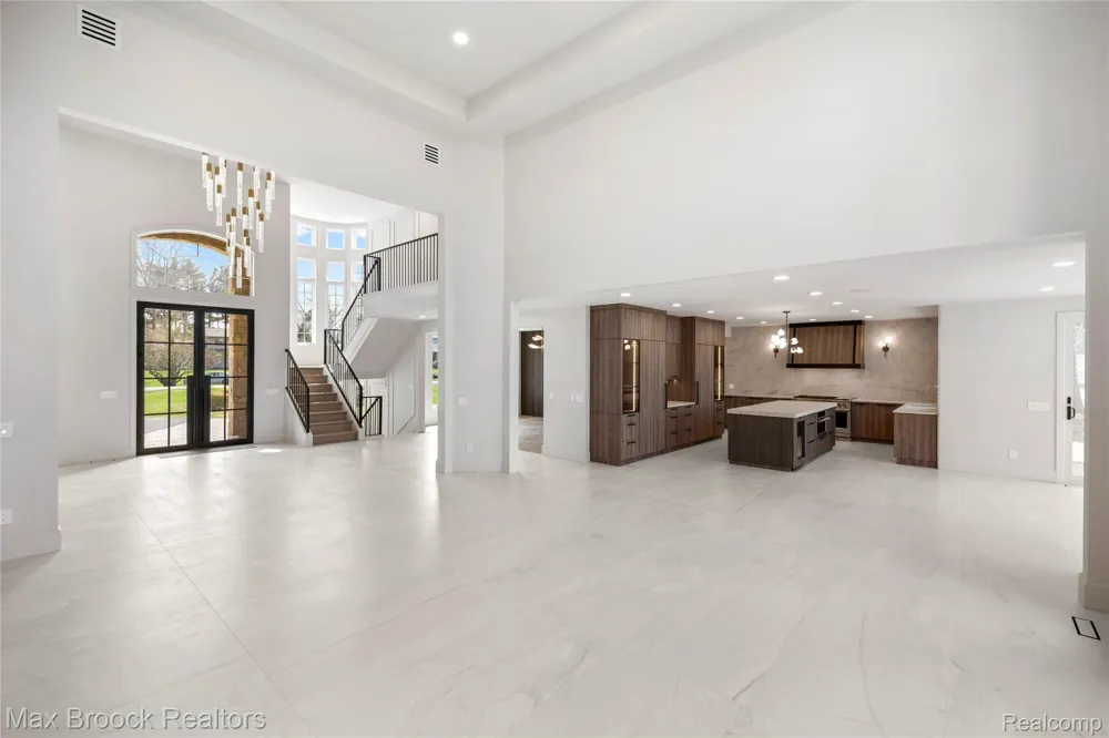 1888 W Tahquamenon Court Bloomfield Hills City, MI 48302