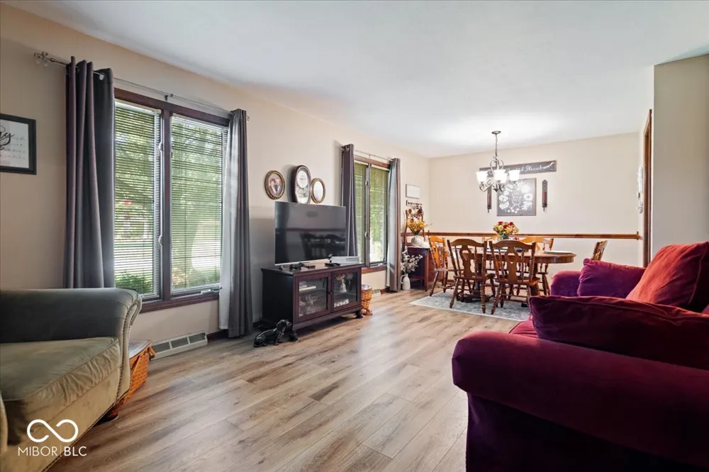850 W Oakwood Drive Greenwood, IN 46142