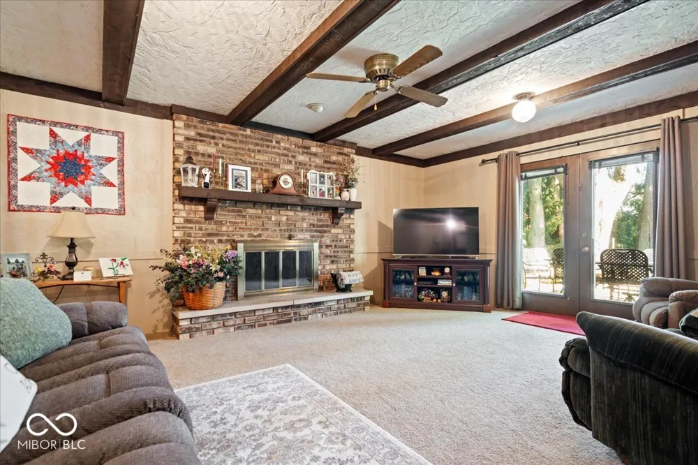 850 W Oakwood Drive Greenwood, IN 46142