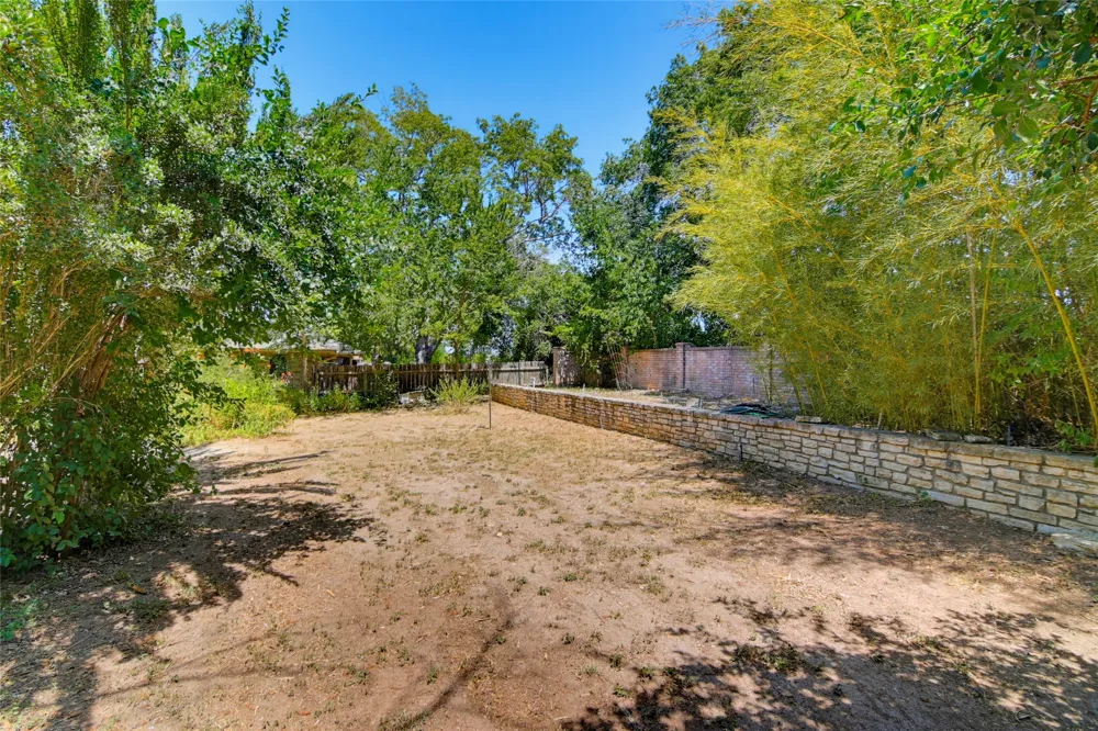 1223 Old Homestead Seguin, TX 78155