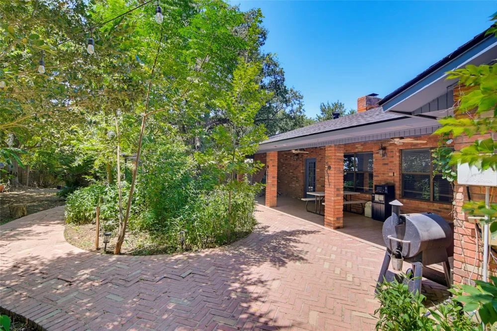 1223 Old Homestead Seguin, TX 78155