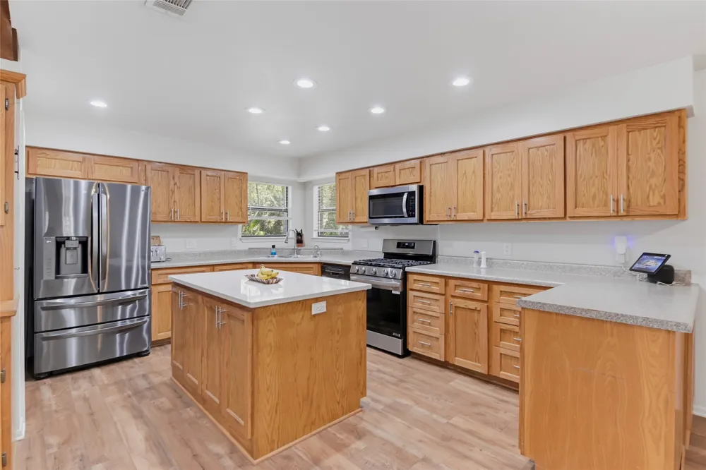 1223 Old Homestead Seguin, TX 78155