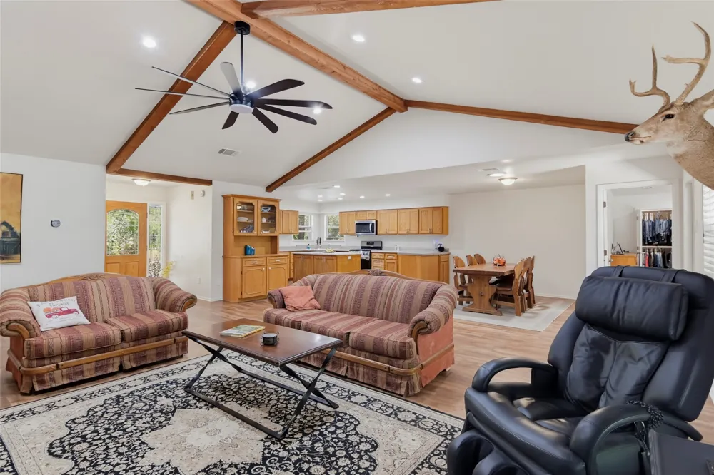 1223 Old Homestead Seguin, TX 78155