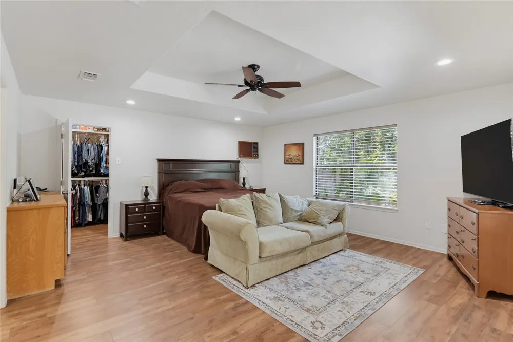 1223 Old Homestead Seguin, TX 78155