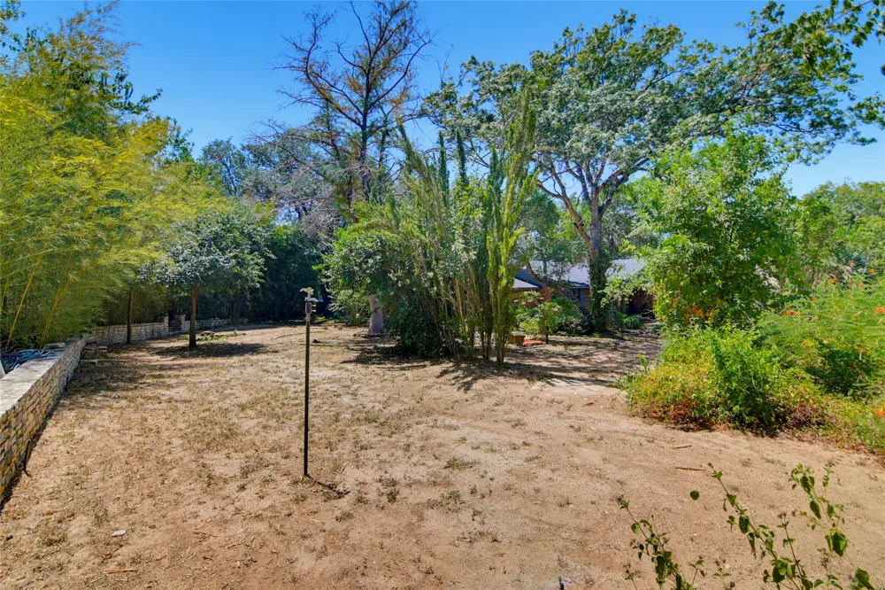 1223 Old Homestead Seguin, TX 78155