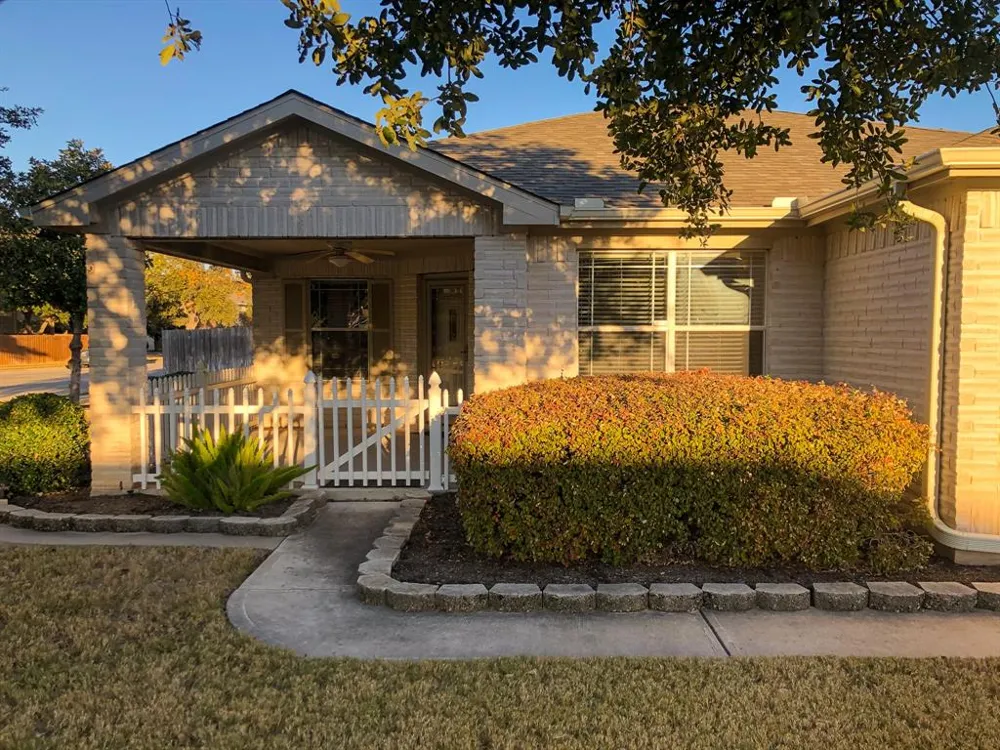 2100 Mir Woods Drive Leander, TX 78641
