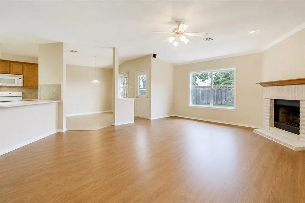 2100 Mir Woods Drive Leander, TX 78641