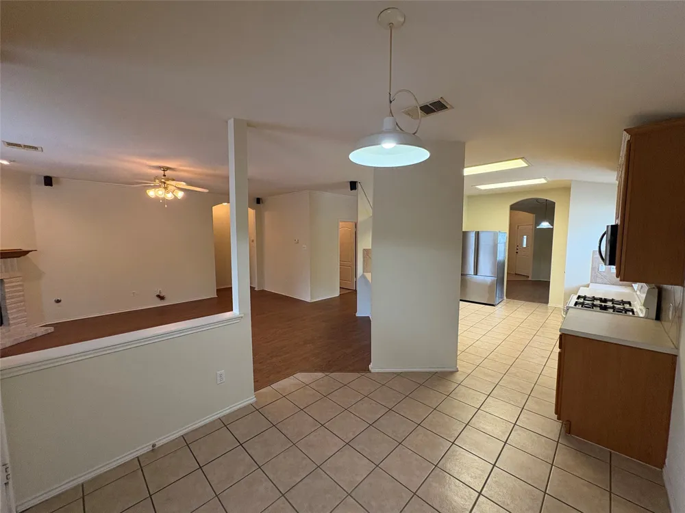 2100 Mir Woods Drive Leander, TX 78641