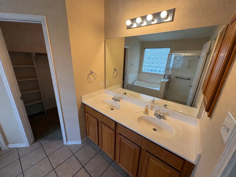 2100 Mir Woods Drive Leander, TX 78641