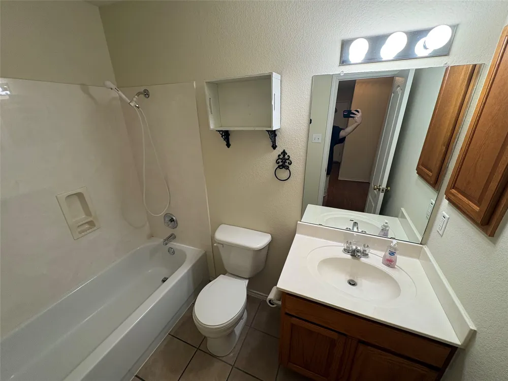 2100 Mir Woods Drive Leander, TX 78641