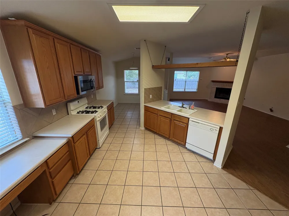 2100 Mir Woods Drive Leander, TX 78641