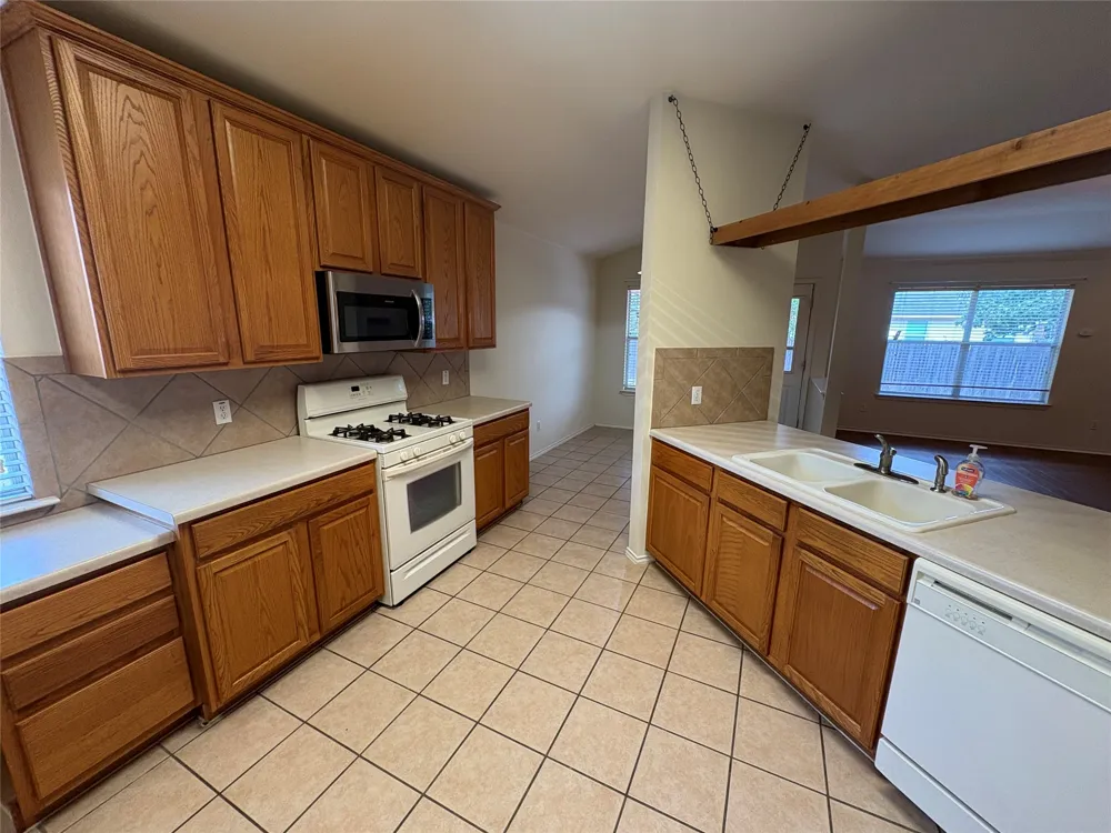 2100 Mir Woods Drive Leander, TX 78641