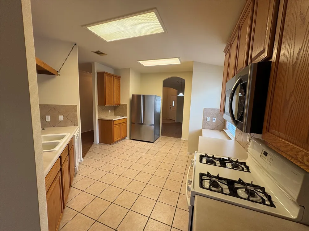 2100 Mir Woods Drive Leander, TX 78641