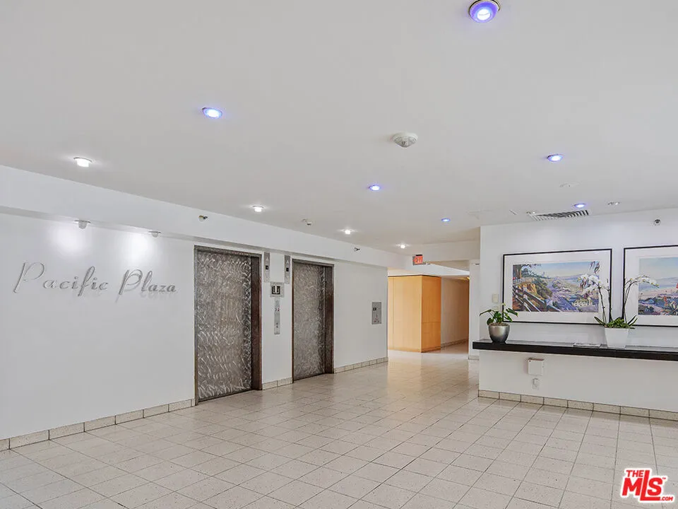 1431 Ocean Avenue #1205 Santa Monica, CA 90401