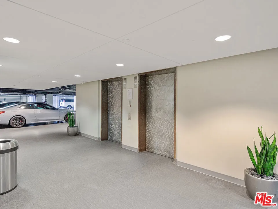 1431 Ocean Avenue #1205 Santa Monica, CA 90401