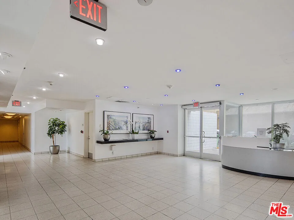 1431 Ocean Avenue #1205 Santa Monica, CA 90401