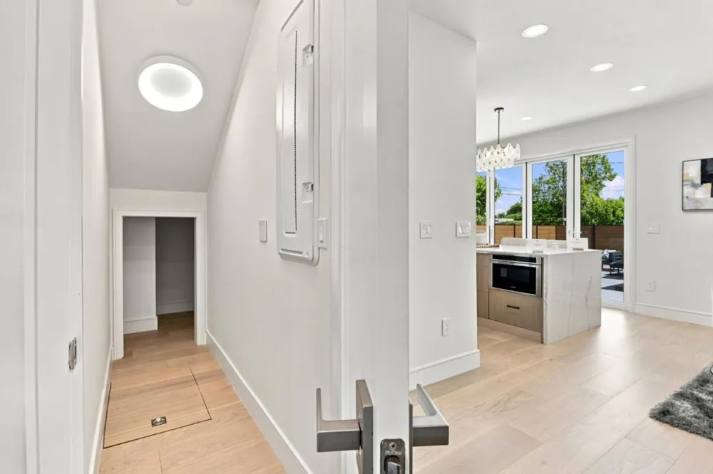 598 Madrone Avenue Sunnyvale, CA 94085