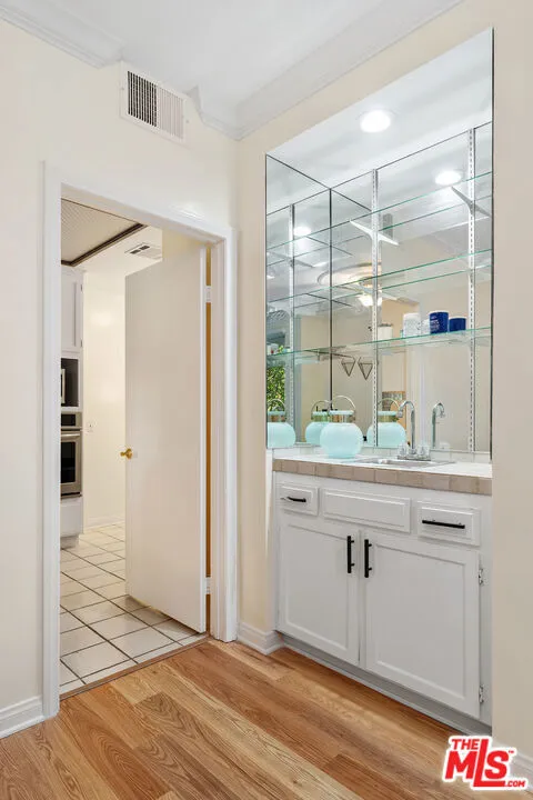 1375 Kelton Avenue #104 Los Angeles, CA 90024