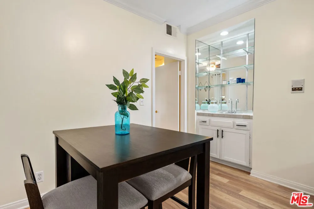 1375 Kelton Avenue #104 Los Angeles, CA 90024