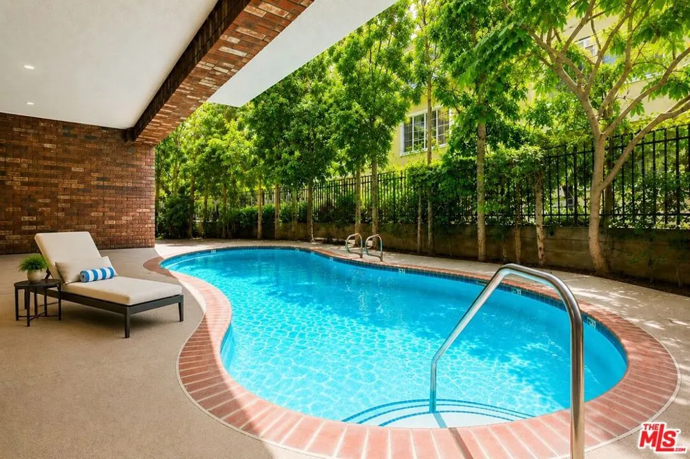 1375 Kelton Avenue #104 Los Angeles, CA 90024