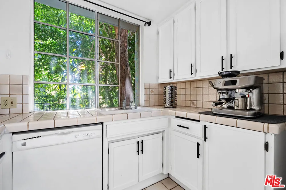 1375 Kelton Avenue #104 Los Angeles, CA 90024