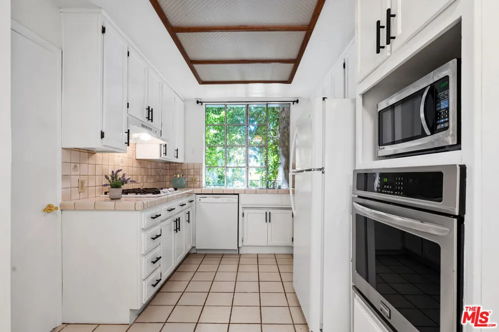 1375 Kelton Avenue #104 Los Angeles, CA 90024