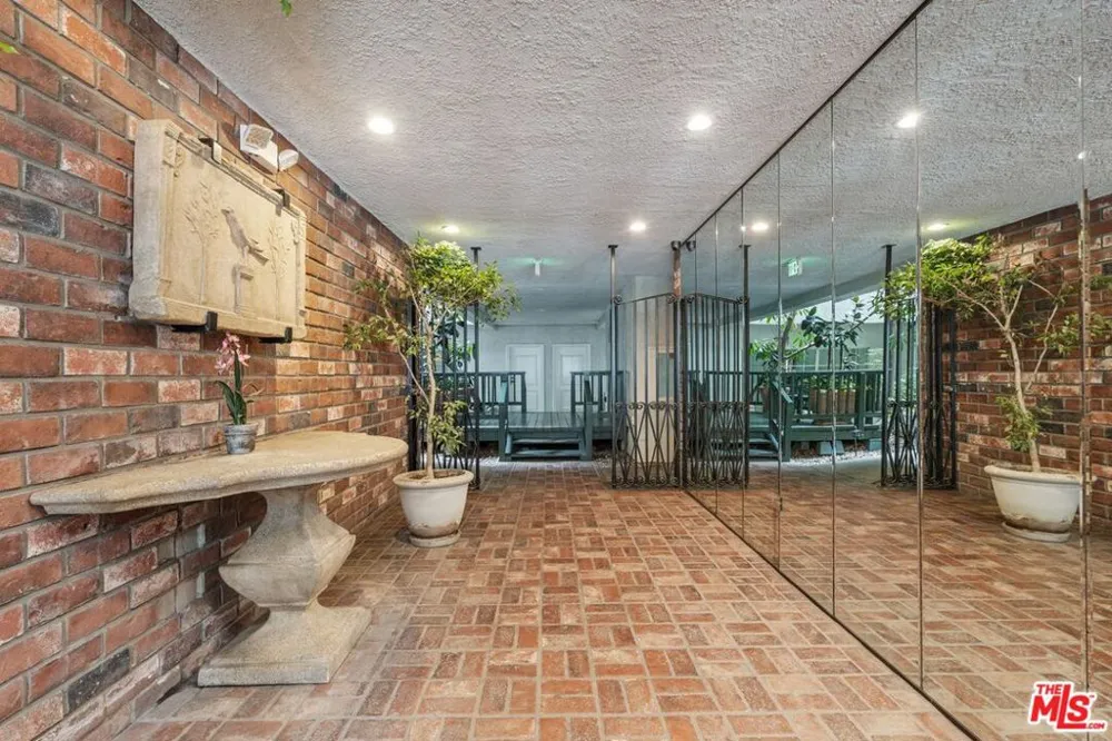 1375 Kelton Avenue #104 Los Angeles, CA 90024