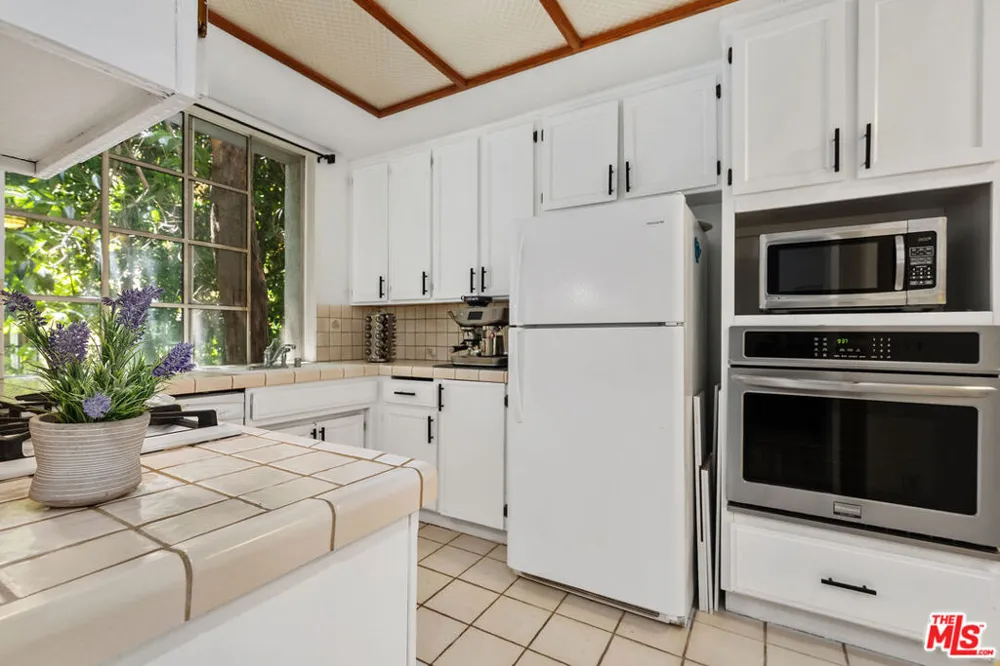1375 Kelton Avenue #104 Los Angeles, CA 90024