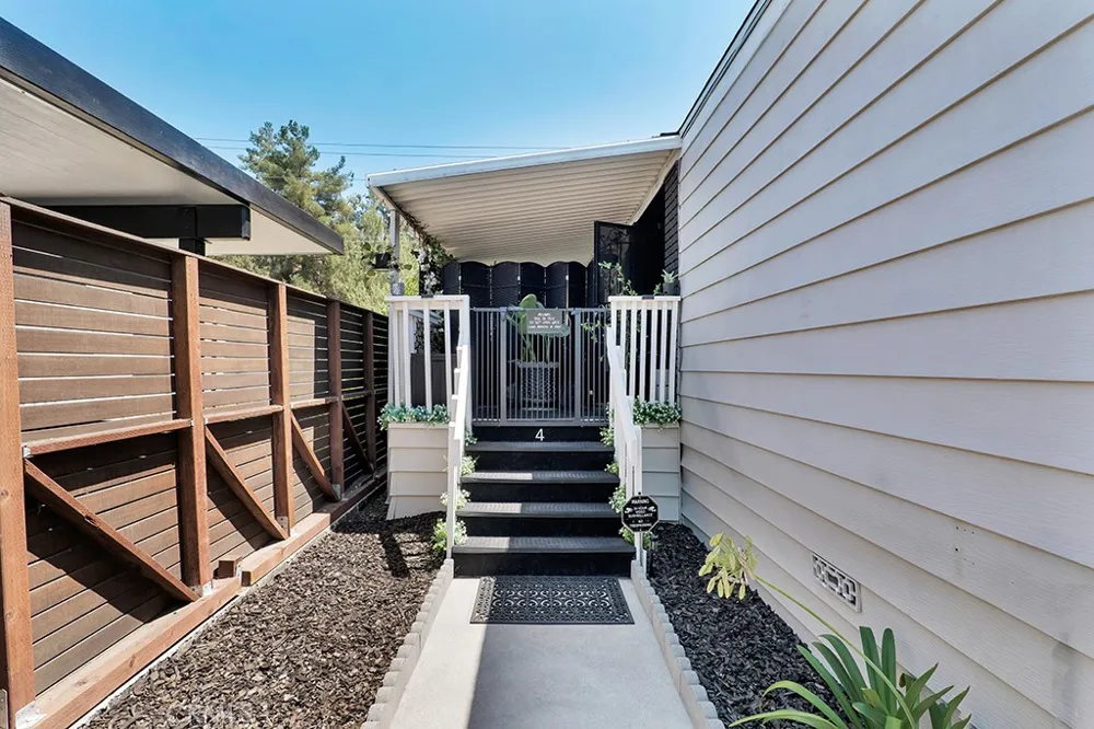 23777 Mulholland Highway #4 Calabasas, CA 91302
