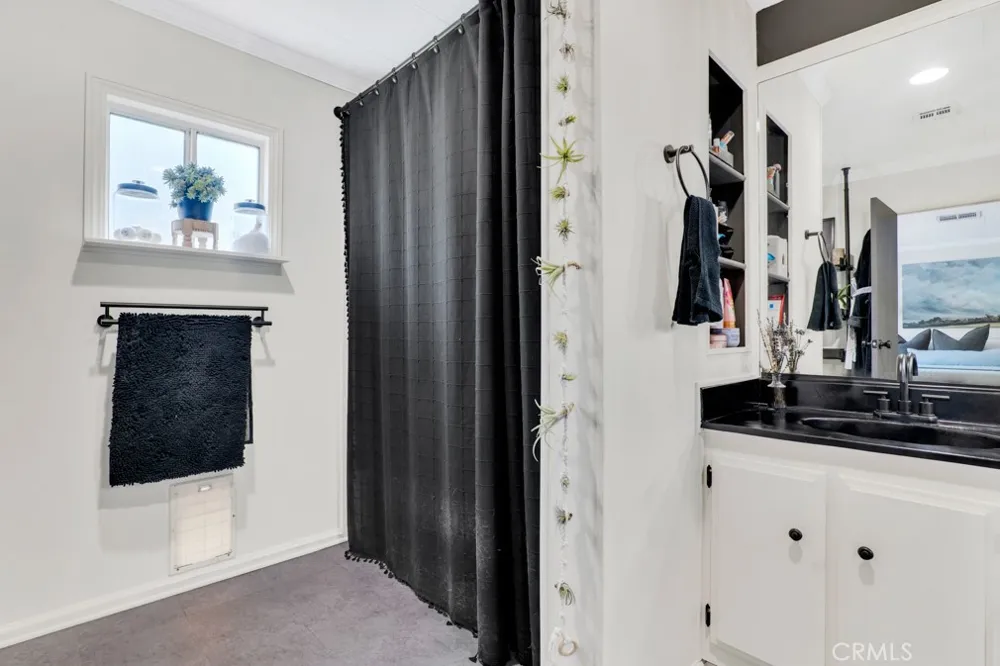 23777 Mulholland Highway #4 Calabasas, CA 91302
